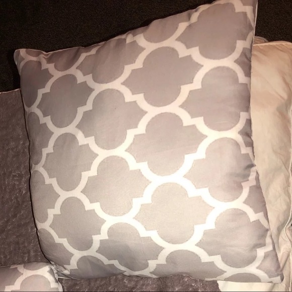 Decor pillows - Picture 1 of 2